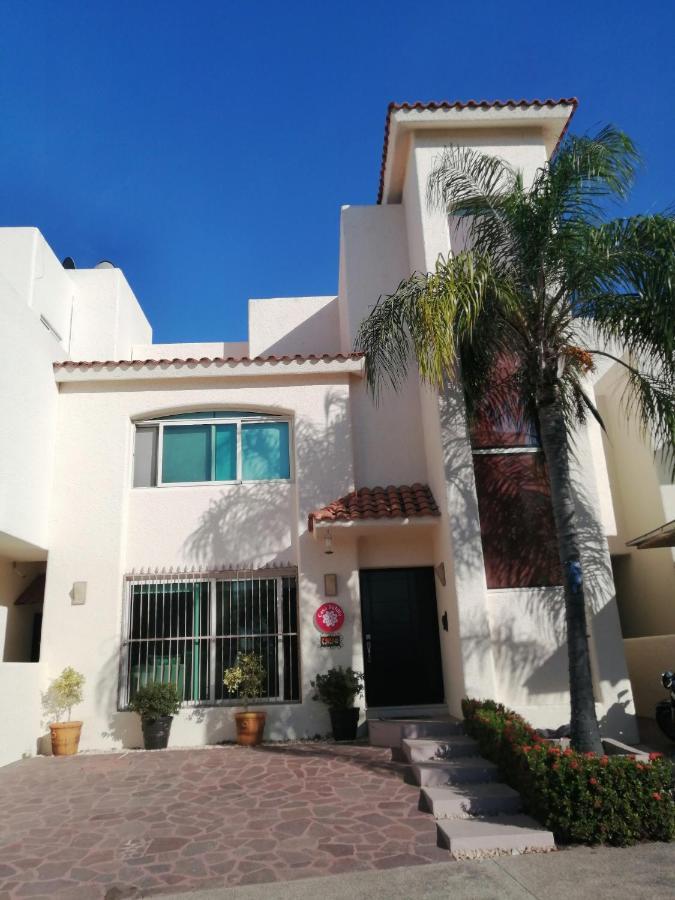Bed and Breakfast Casa Dahlia 2 Масатлан Экстерьер фото
